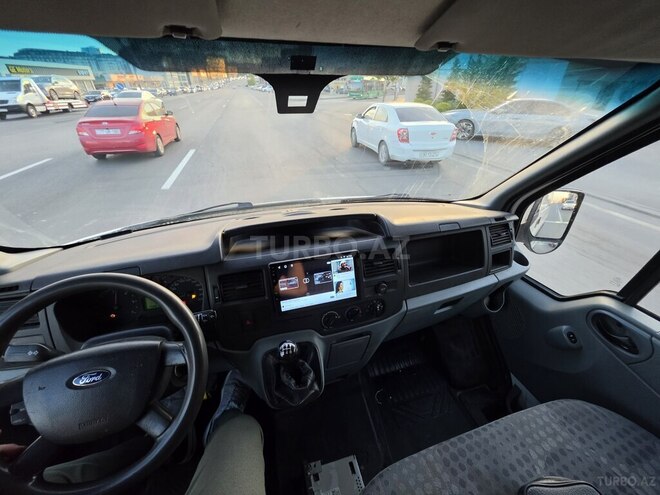 Ford Transit-10