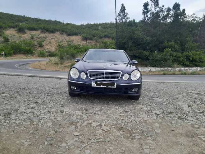 Mercedes E 240-1