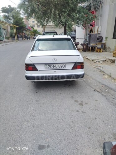 Mercedes 200 D-3