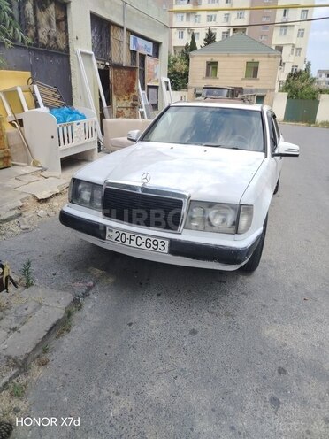 Mercedes 200 D-1