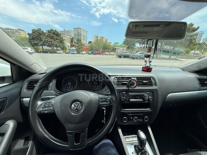 Volkswagen Jetta-10