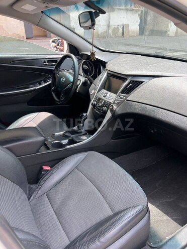 Hyundai Sonata-14