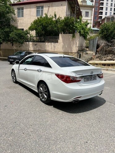 Hyundai Sonata-5
