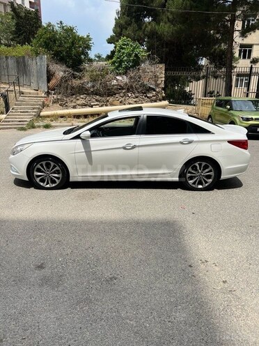 Hyundai Sonata-13