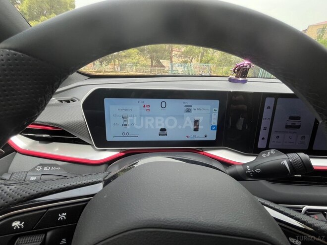 Geely Coolray-7