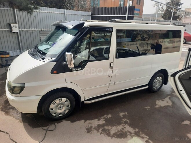 Ford Transit-10