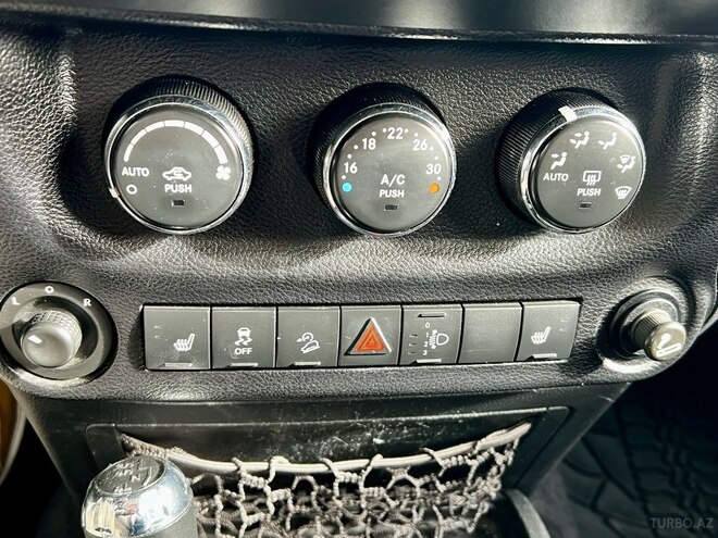 Jeep Wrangler-13