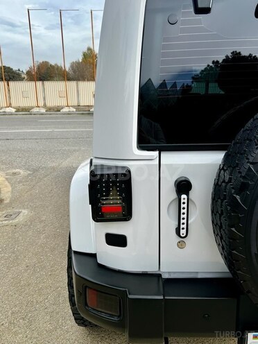 Jeep Wrangler-12