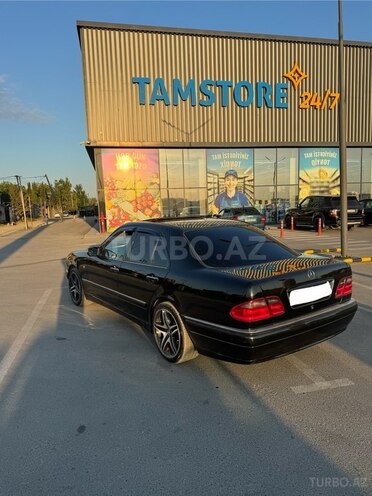 Mercedes E 240-4