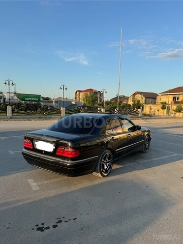 Mercedes E 240-5
