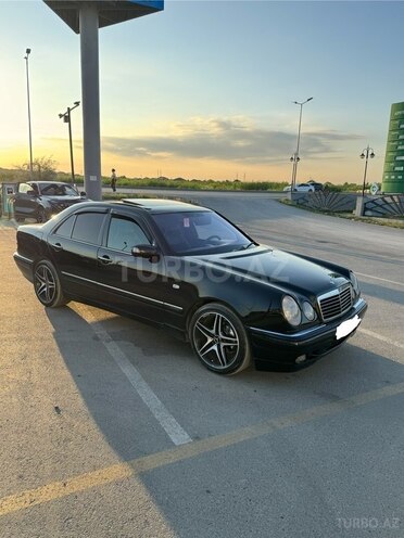 Mercedes E 240-3