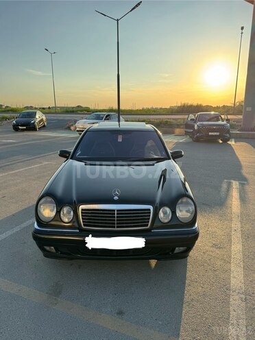 Mercedes E 240-1