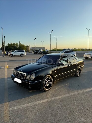 Mercedes E 240-2