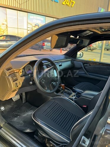 Mercedes E 240-7