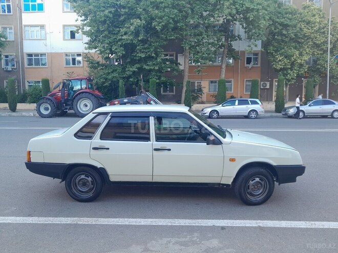 LADA (VAZ) 21099-5