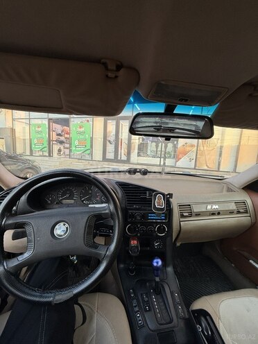 BMW 318-9