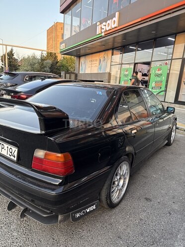 BMW 318-8
