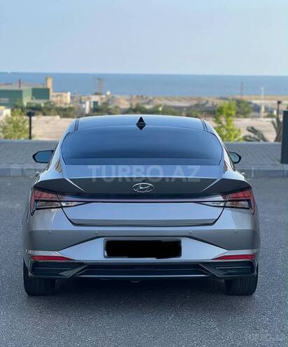 Hyundai Elantra-2