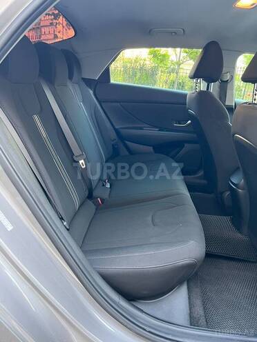 Hyundai Elantra-9