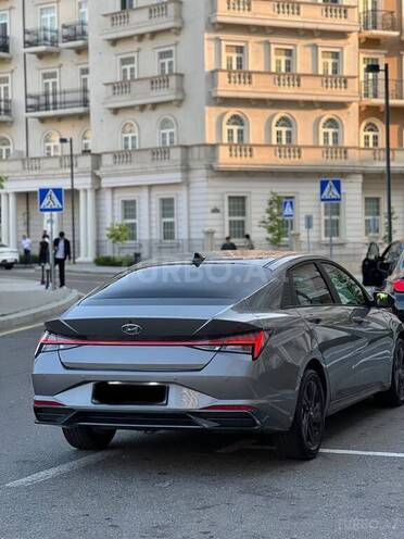 Hyundai Elantra-4