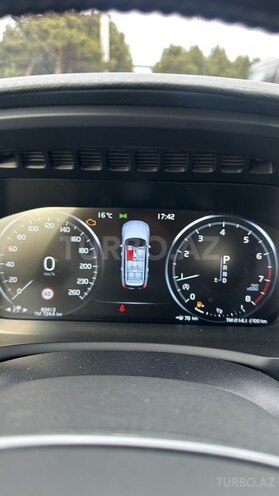 Volvo XC90-12