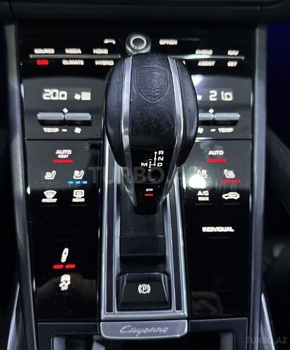 Porsche Cayenne Turbo S E-Hybrid-17