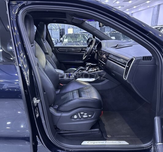 Porsche Cayenne Turbo S E-Hybrid-12