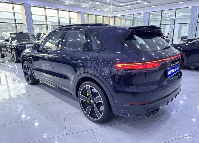Porsche Cayenne Turbo S E-Hybrid-6