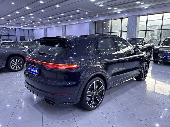 Porsche Cayenne Turbo S E-Hybrid-5