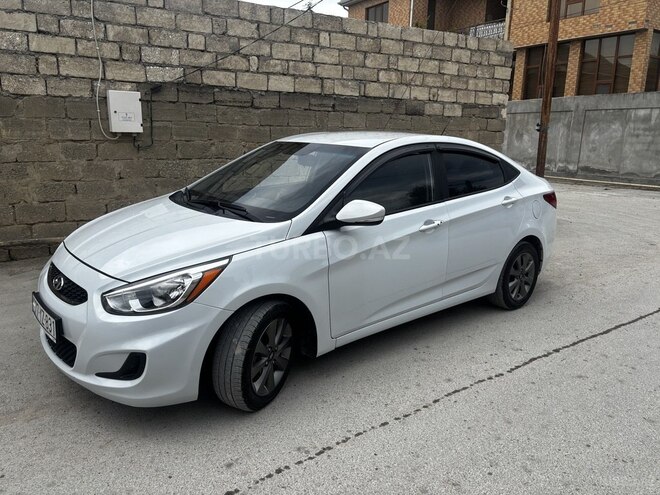 Hyundai Accent-4