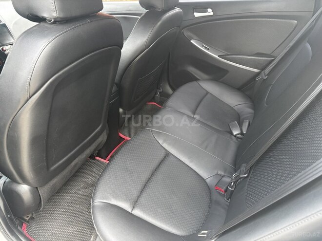 Hyundai Accent-10