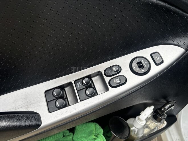Hyundai Accent-13