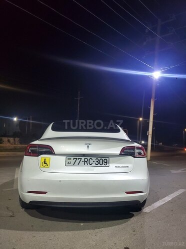 Tesla Model 3-8