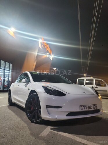 Tesla Model 3-11