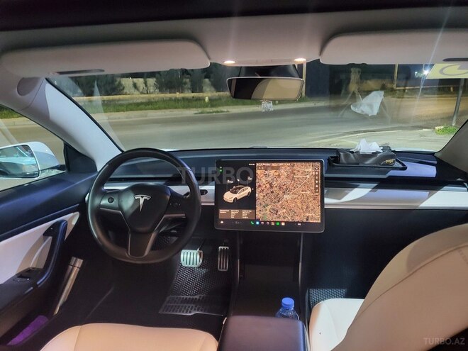Tesla Model 3-6