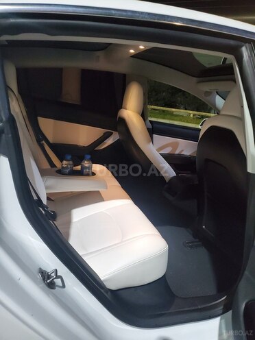 Tesla Model 3-7