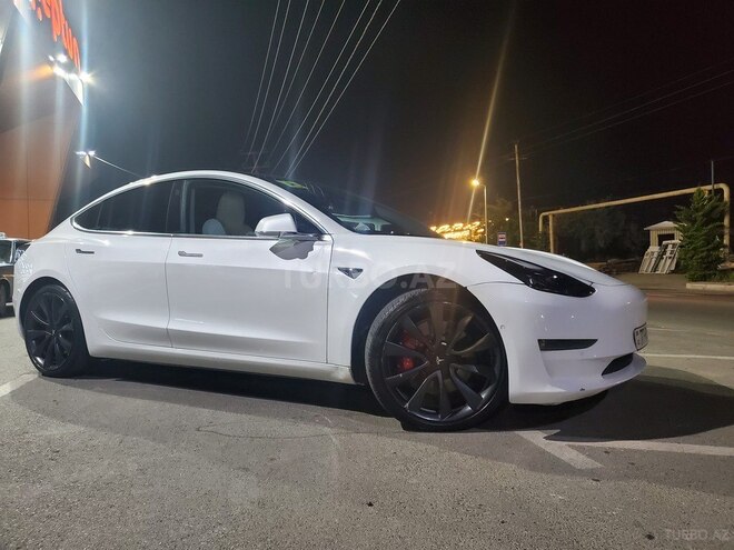 Tesla Model 3-9