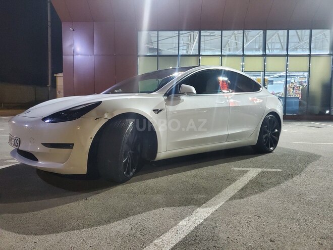 Tesla Model 3-10