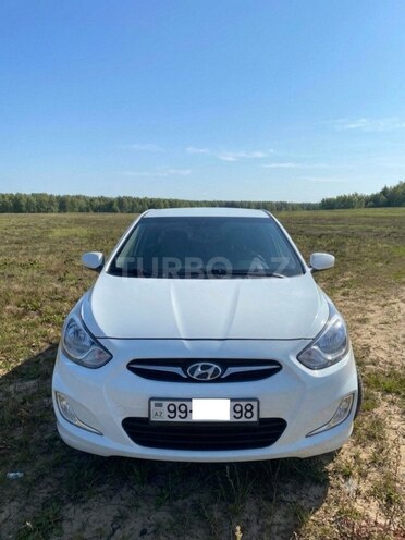 Hyundai Accent-1