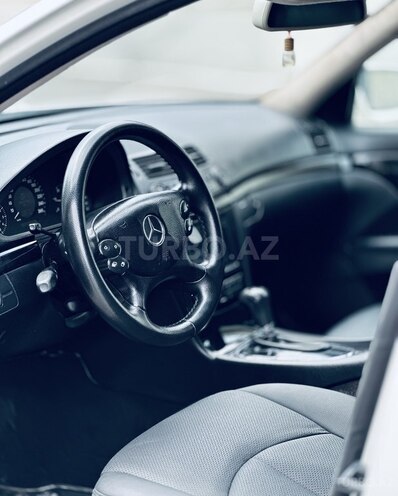 Mercedes E 220-17