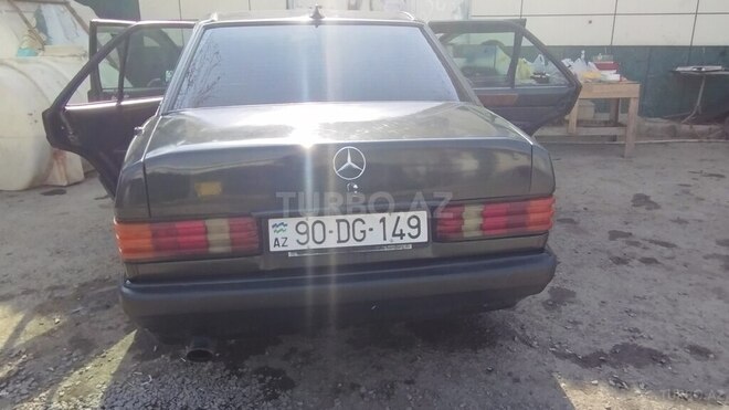 Mercedes 190-10