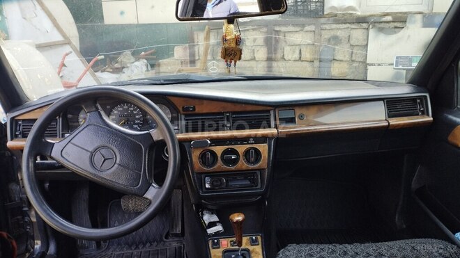 Mercedes 190-9