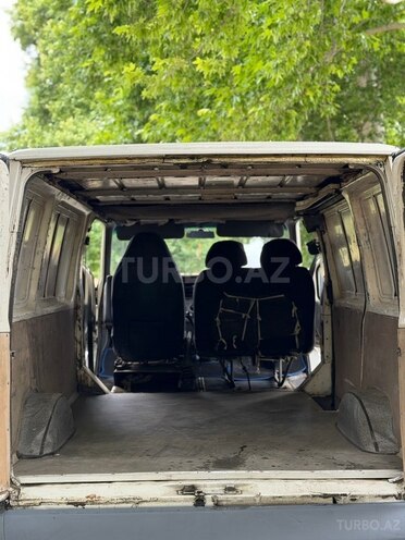Ford Transit-13