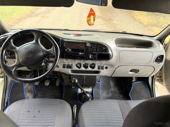 Ford Transit-17
