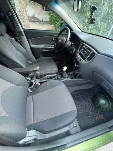 Kia Rio-5