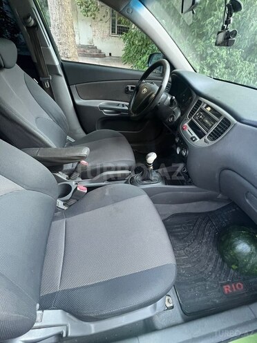 Kia Rio-12