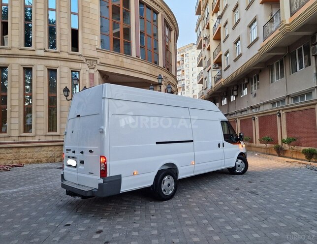 Ford Transit-11