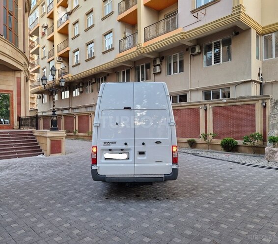 Ford Transit-10