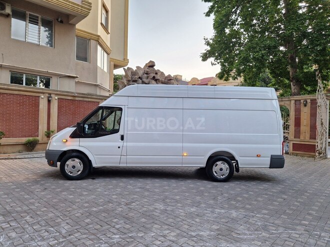 Ford Transit-9