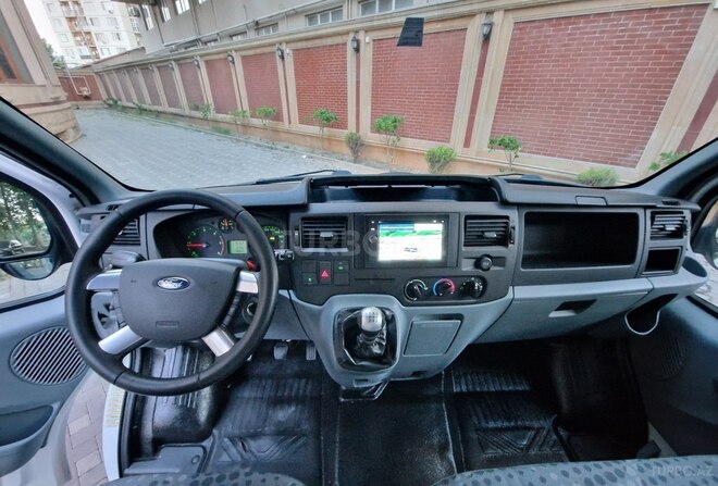 Ford Transit-12